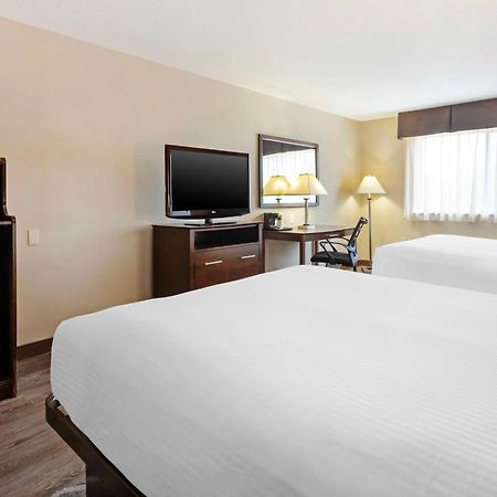 Best Western Inn & Suites Ню Браунфелс Екстериор снимка