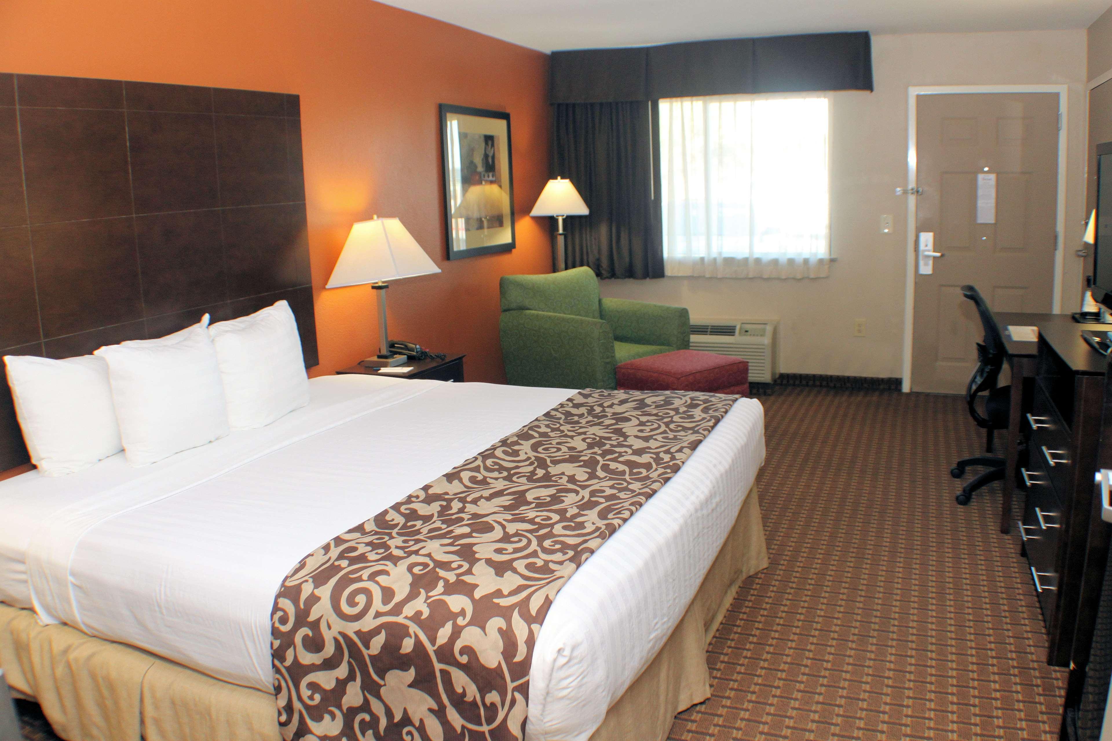 Best Western Inn & Suites Ню Браунфелс Екстериор снимка