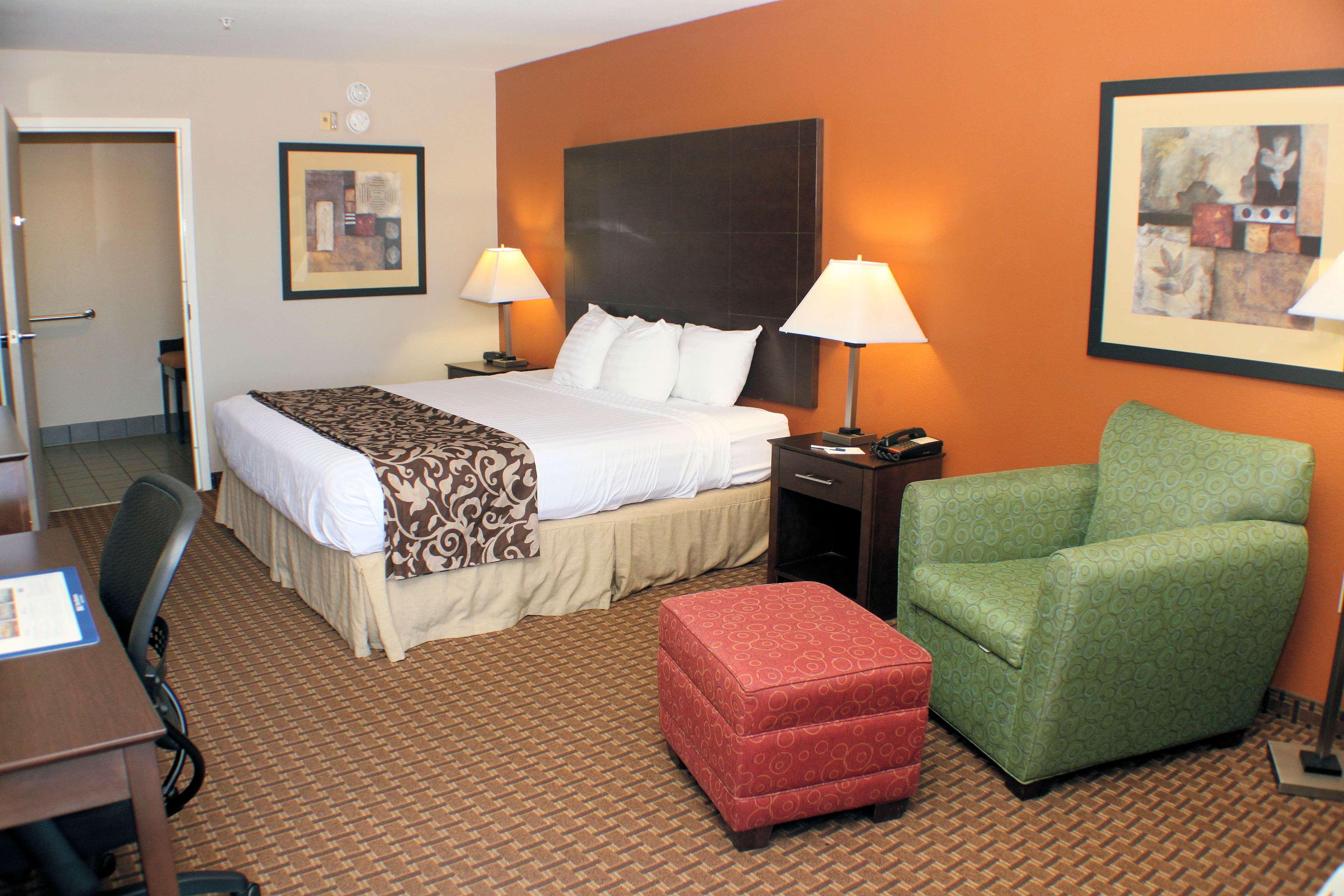 Best Western Inn & Suites Ню Браунфелс Екстериор снимка