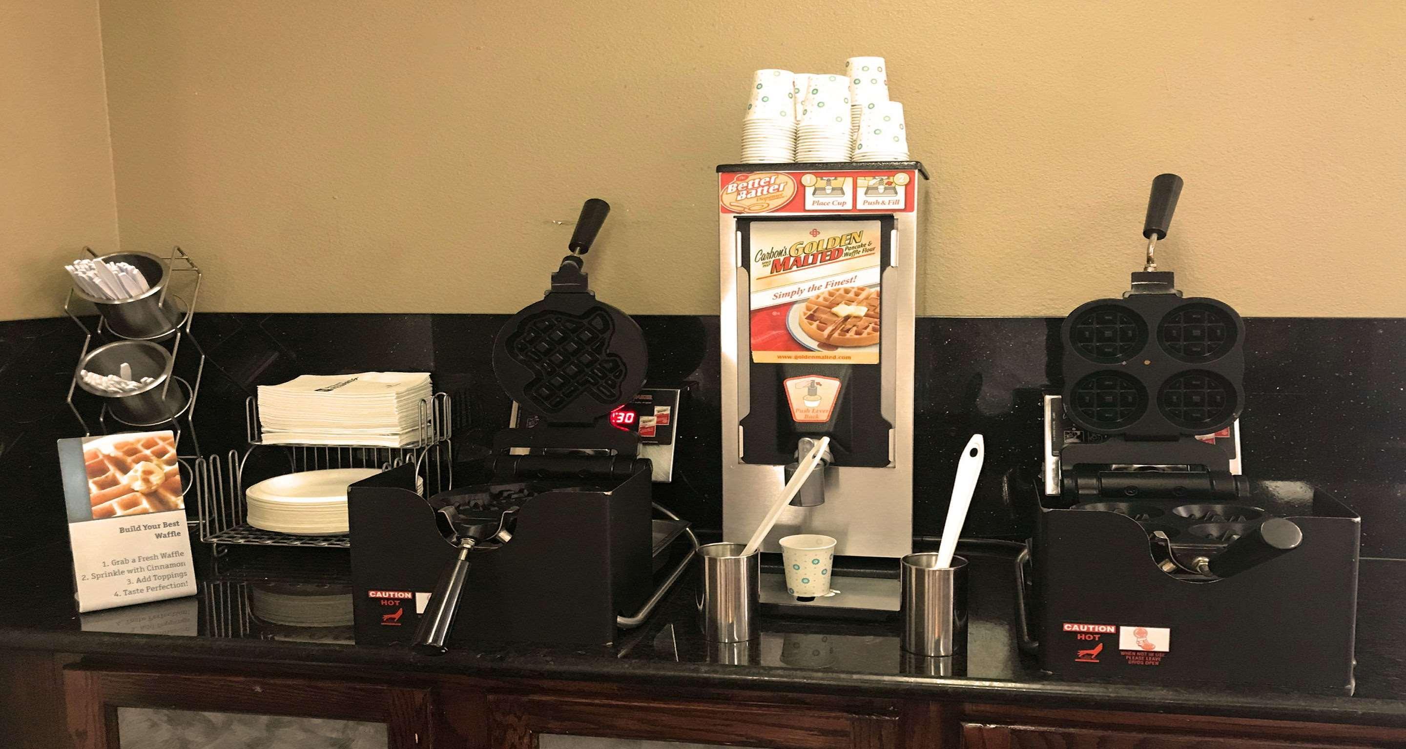 Best Western Inn & Suites Ню Браунфелс Екстериор снимка
