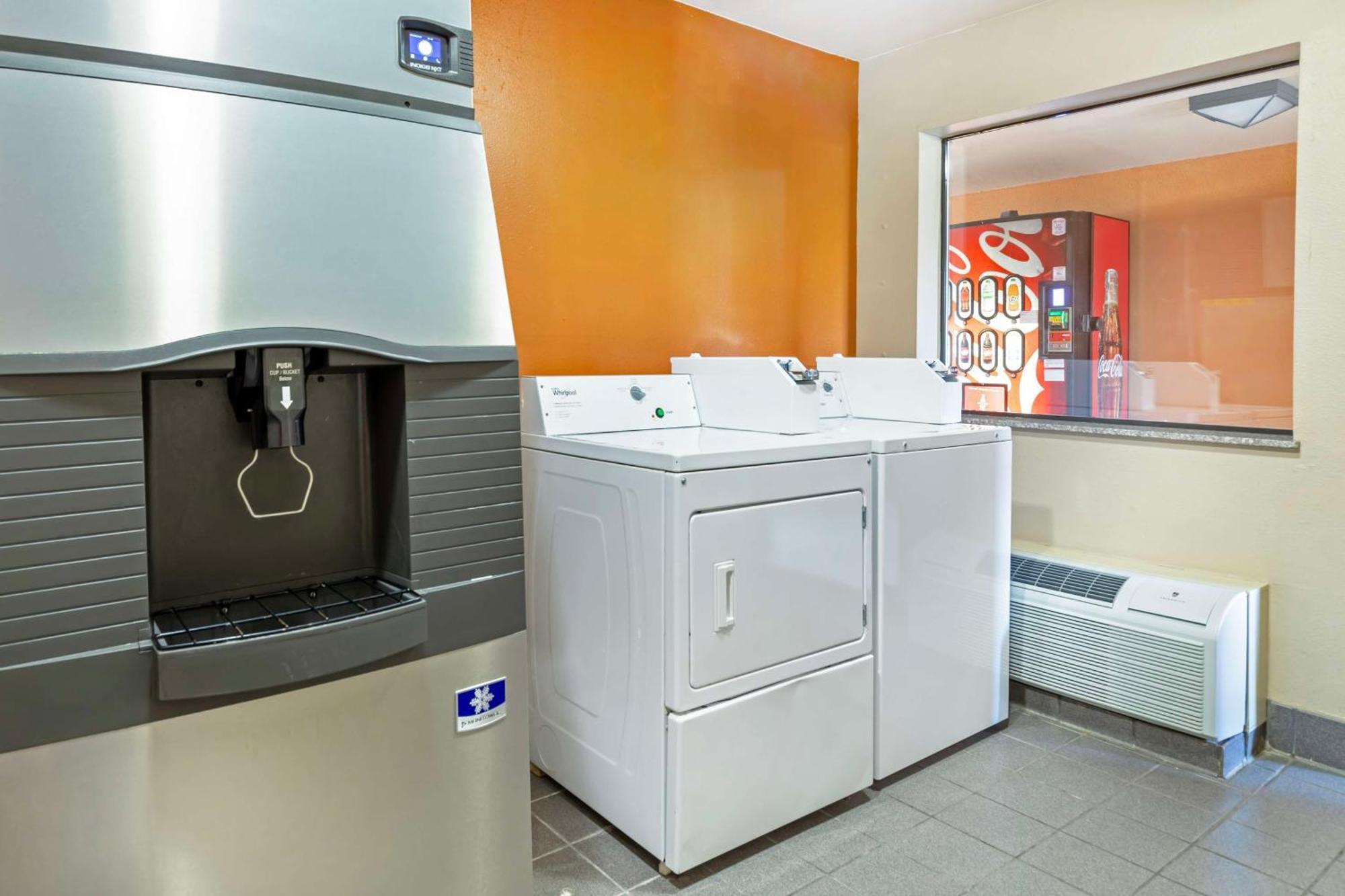 Best Western Inn & Suites Ню Браунфелс Екстериор снимка