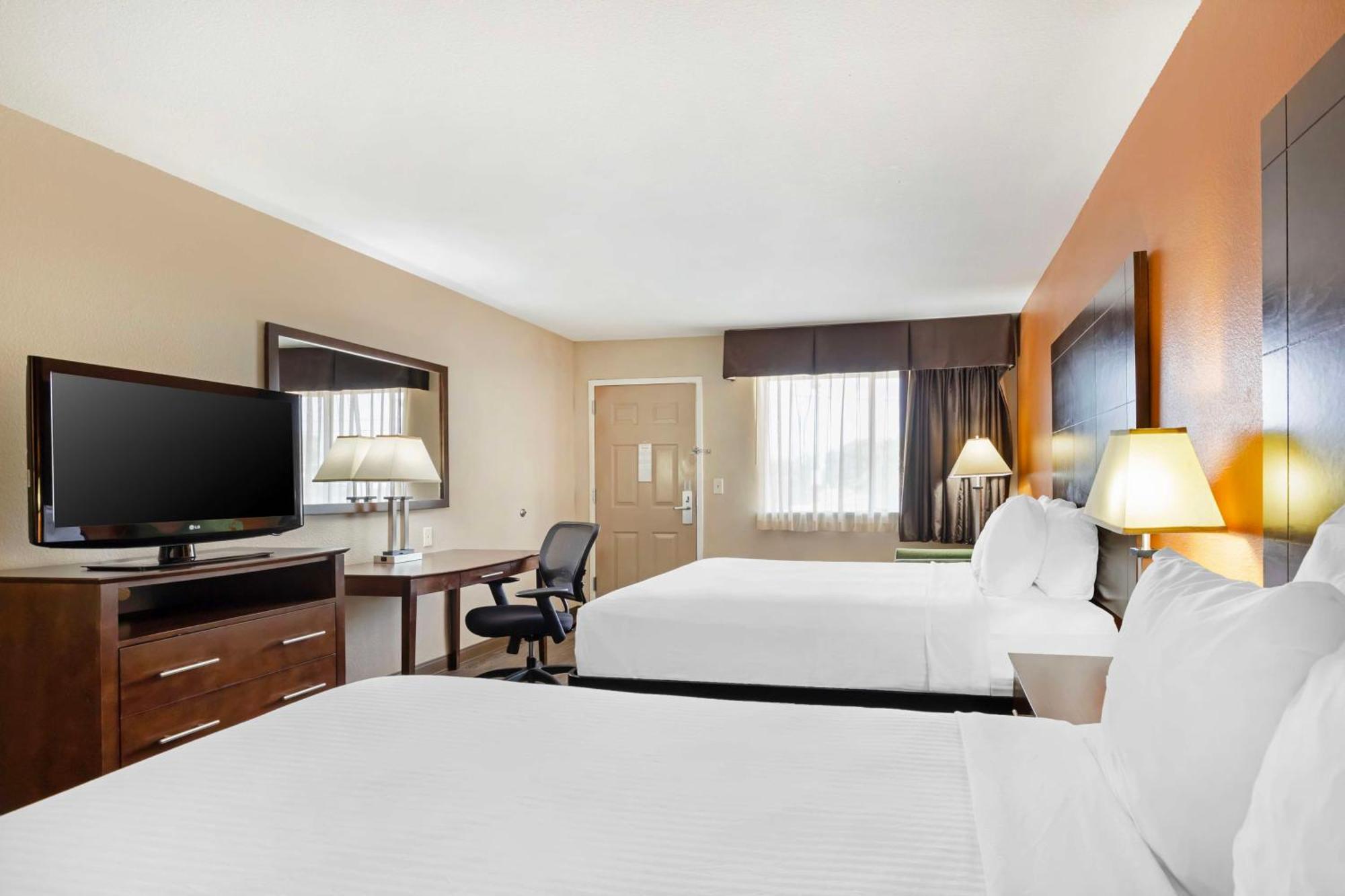 Best Western Inn & Suites Ню Браунфелс Екстериор снимка