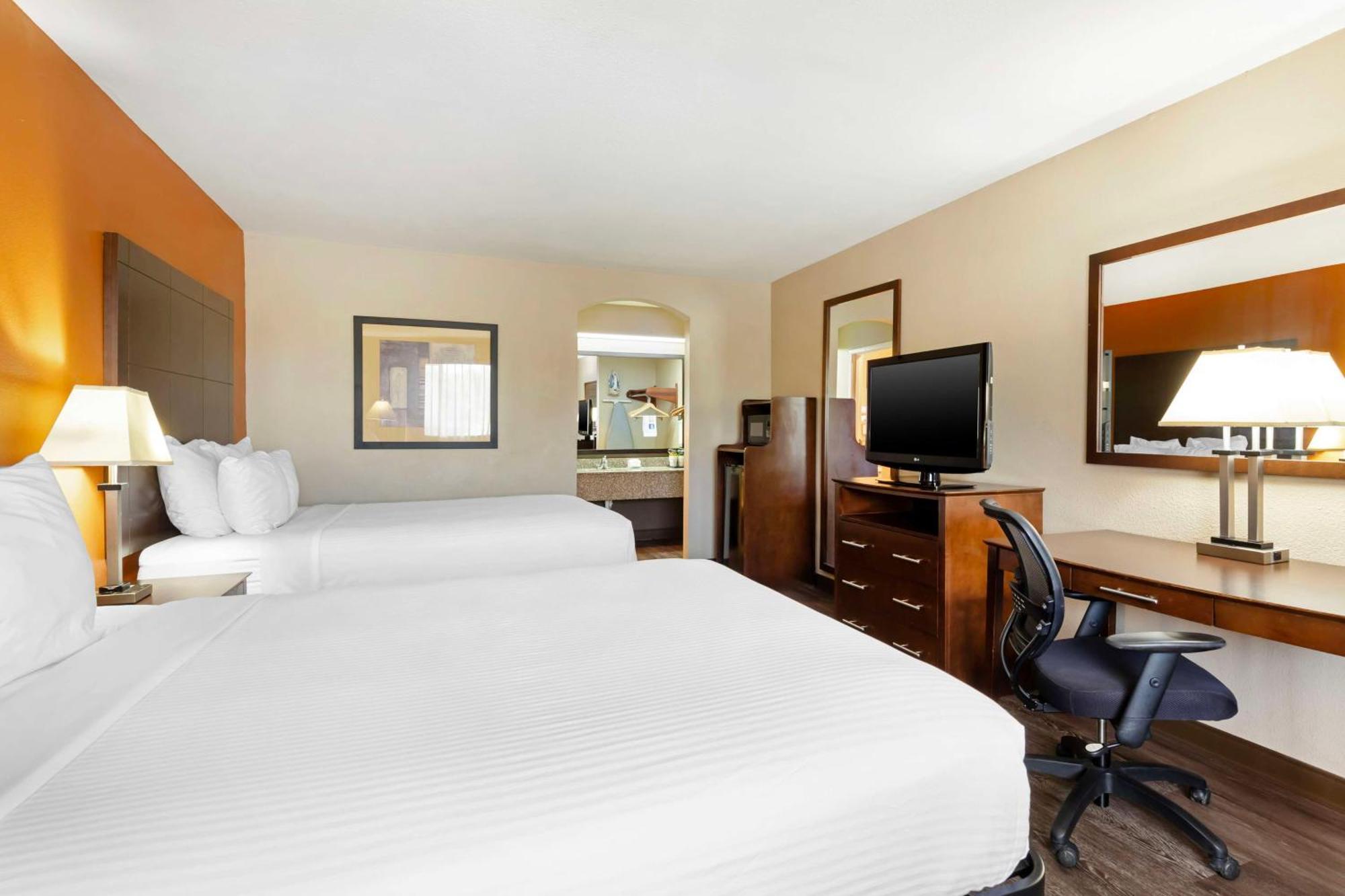 Best Western Inn & Suites Ню Браунфелс Екстериор снимка