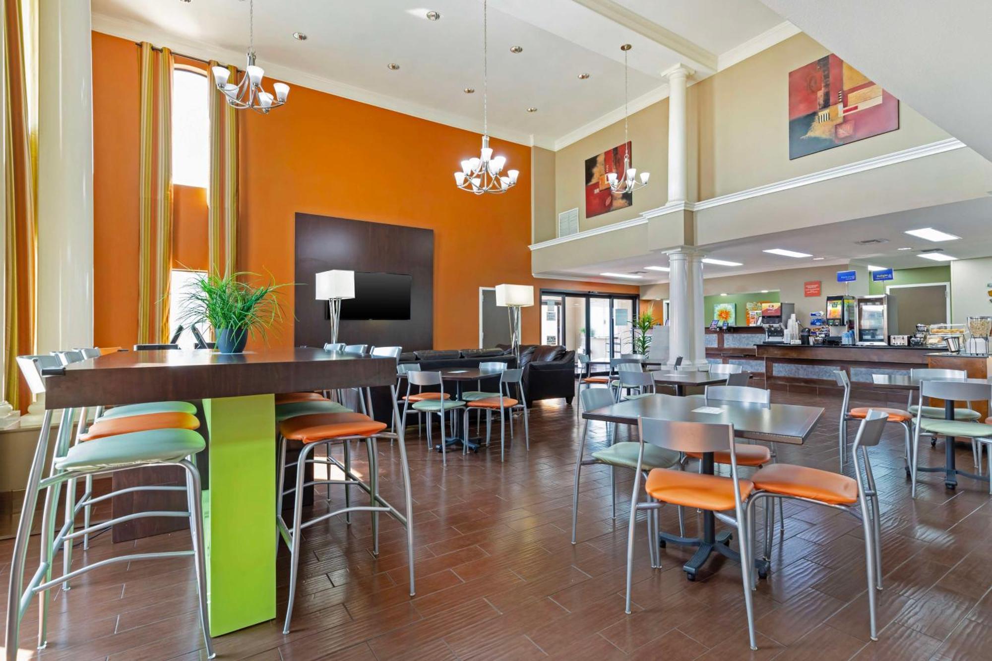 Best Western Inn & Suites Ню Браунфелс Екстериор снимка