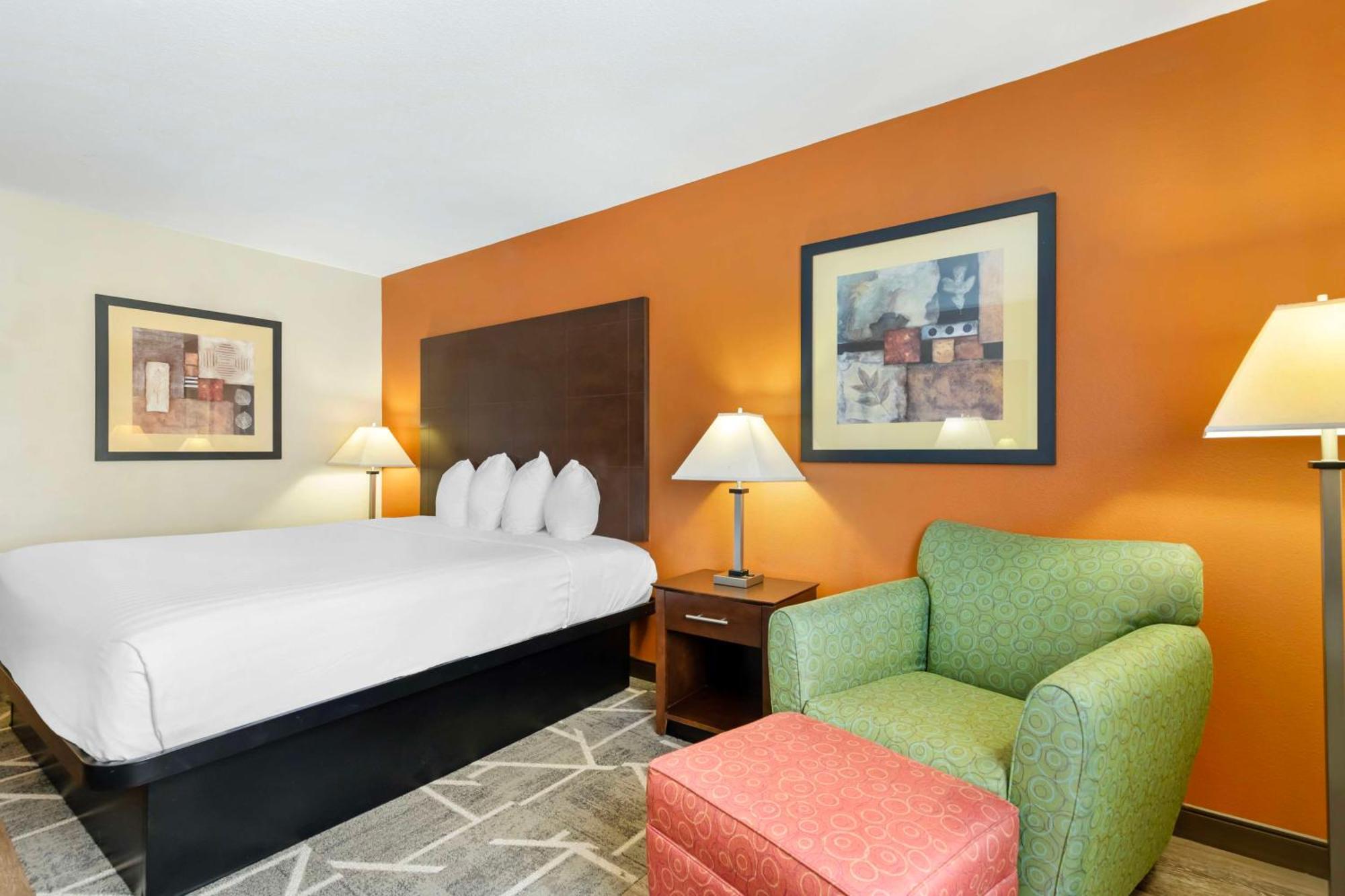 Best Western Inn & Suites Ню Браунфелс Екстериор снимка