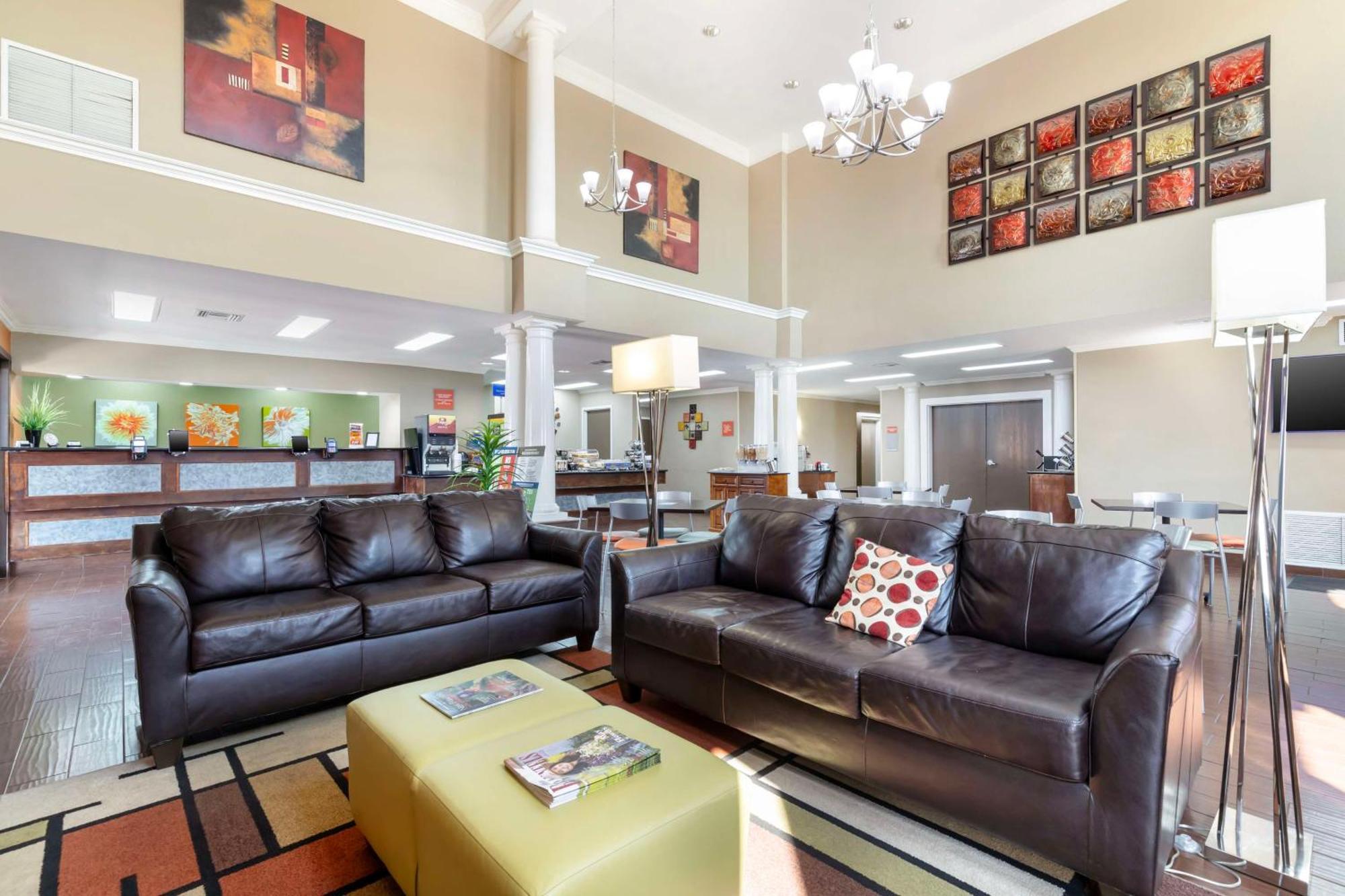 Best Western Inn & Suites Ню Браунфелс Екстериор снимка