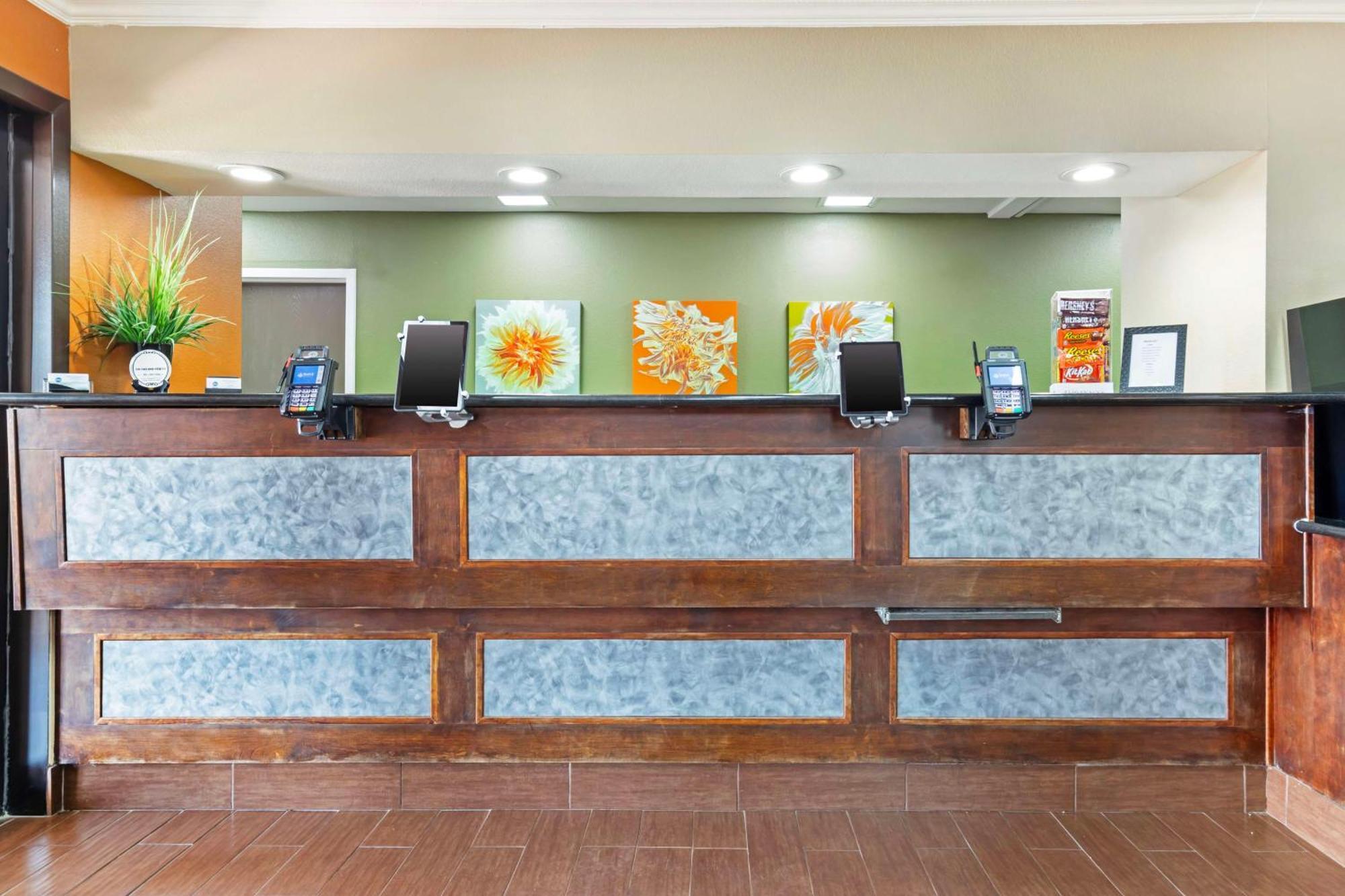 Best Western Inn & Suites Ню Браунфелс Екстериор снимка